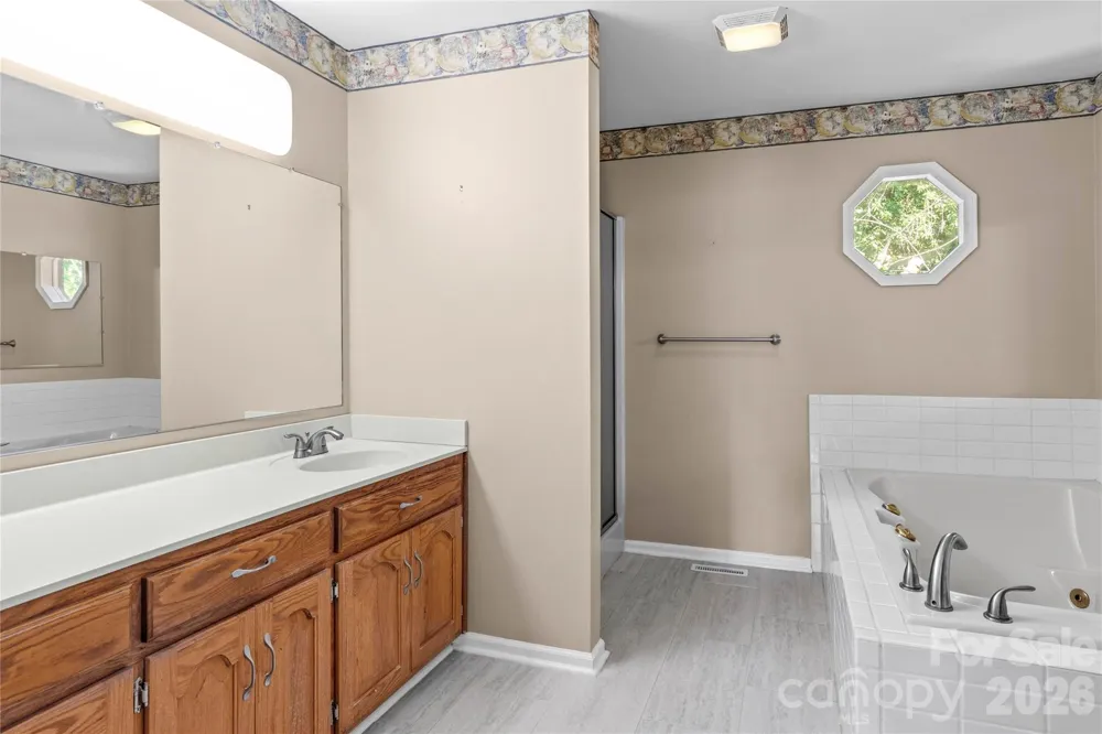 6045 Stone Bluff Drive Clemmons, NC 27012