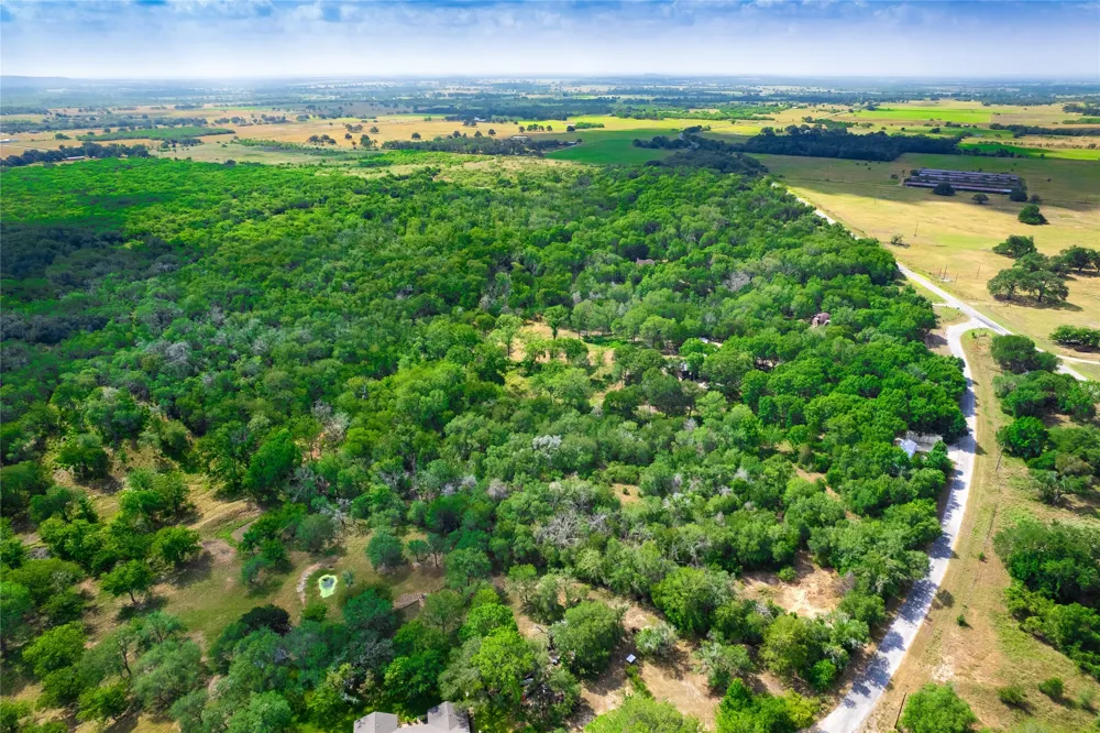 12135 Fm 1322 Luling, TX 78648