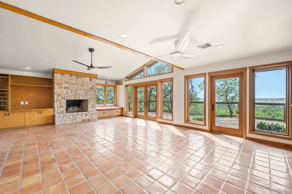 212 Comanche Camp Kyle, TX 78640