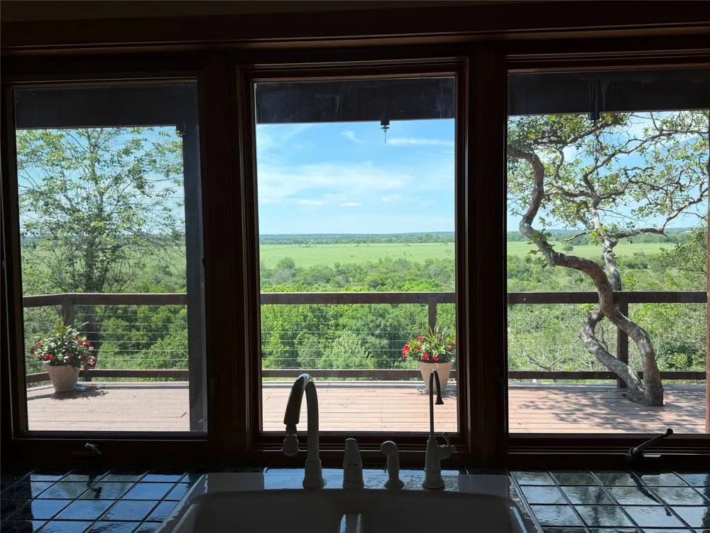 212 Comanche Camp Kyle, TX 78640
