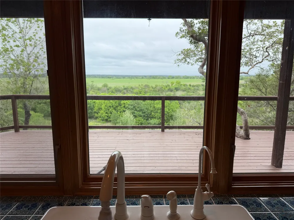 212 Comanche Camp Kyle, TX 78640