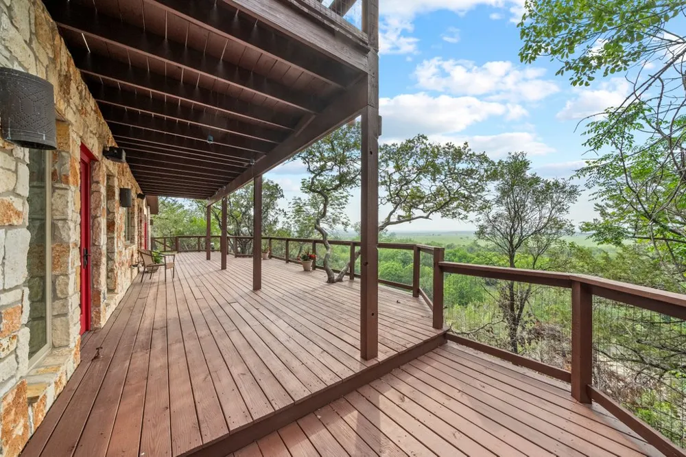 212 Comanche Camp Kyle, TX 78640