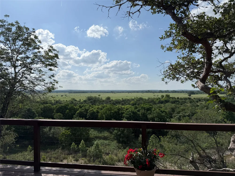 212 Comanche Camp Kyle, TX 78640