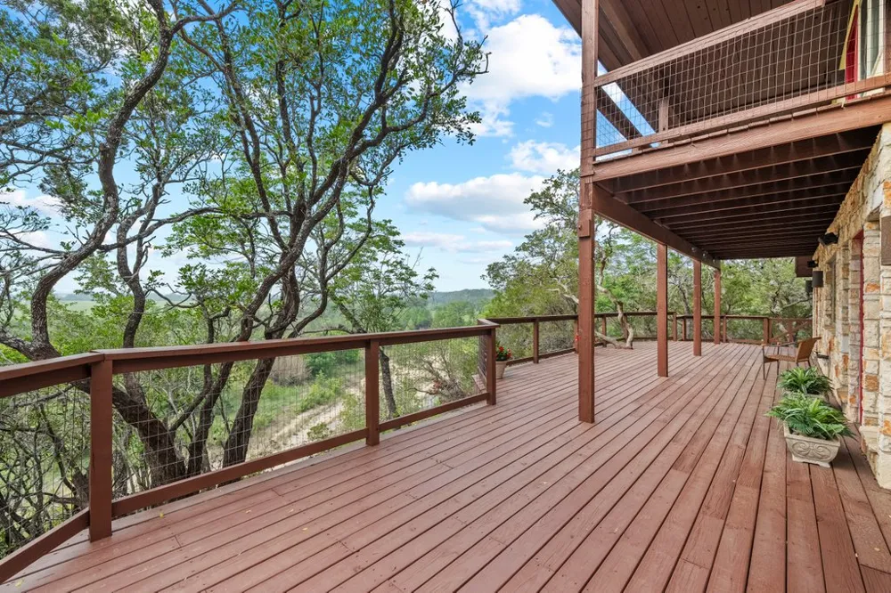 212 Comanche Camp Kyle, TX 78640