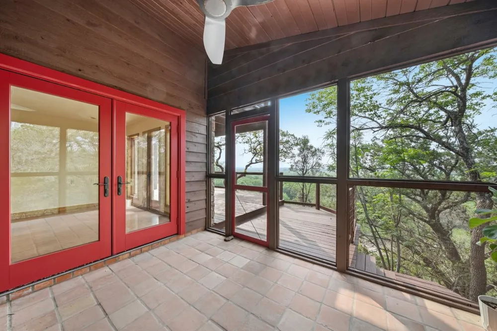 212 Comanche Camp Kyle, TX 78640