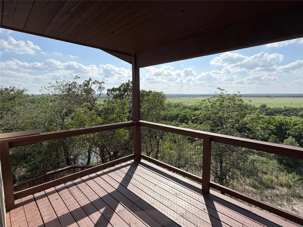 212 Comanche Camp Kyle, TX 78640