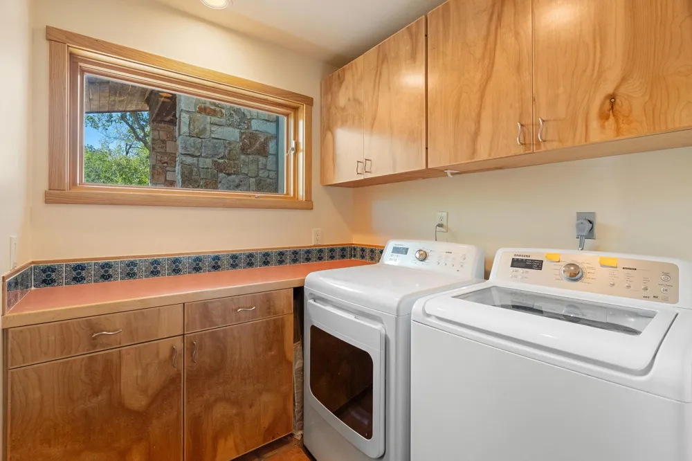 212 Comanche Camp Kyle, TX 78640
