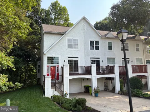 1 THOMAS LANE