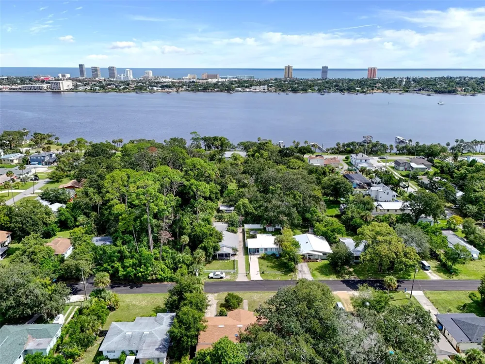 1520 MORAVIA AVENUE Holly Hill, FL 32117