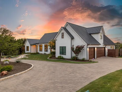 200 Maravilla Bluff Lane