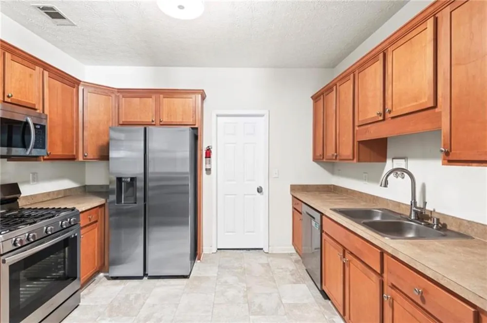 1709 W Taylor Avenue East Point, GA 30344