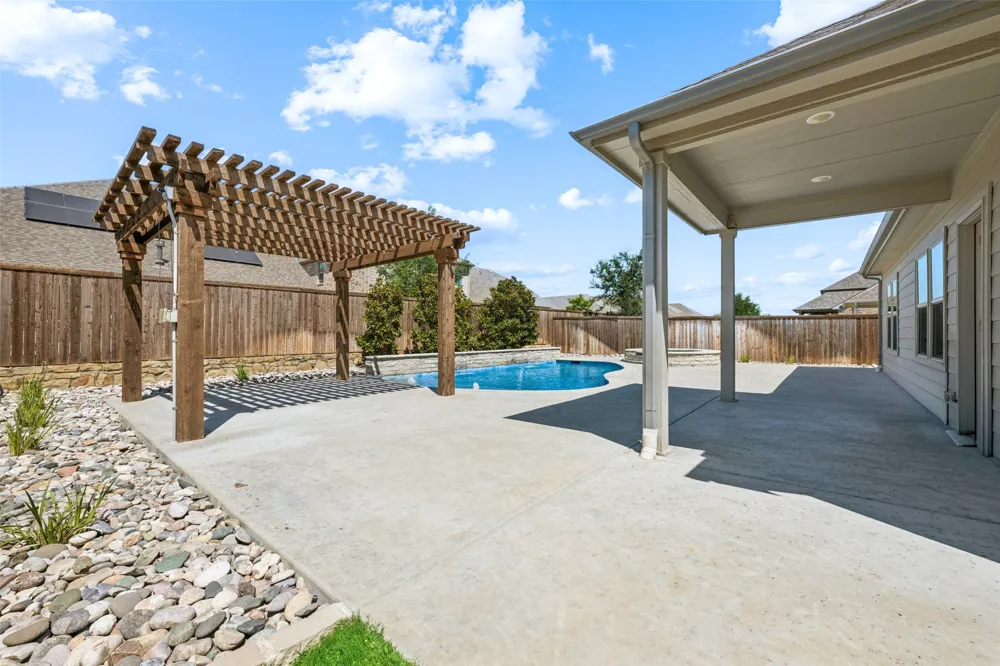 10105 Lakemont Drive Fort Worth, TX 76131