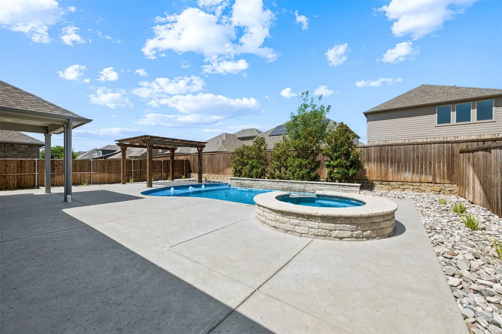 10105 Lakemont Drive Fort Worth, TX 76131