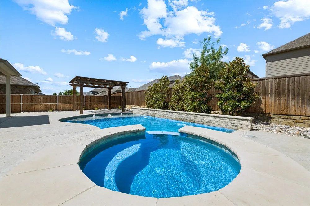 10105 Lakemont Drive Fort Worth, TX 76131