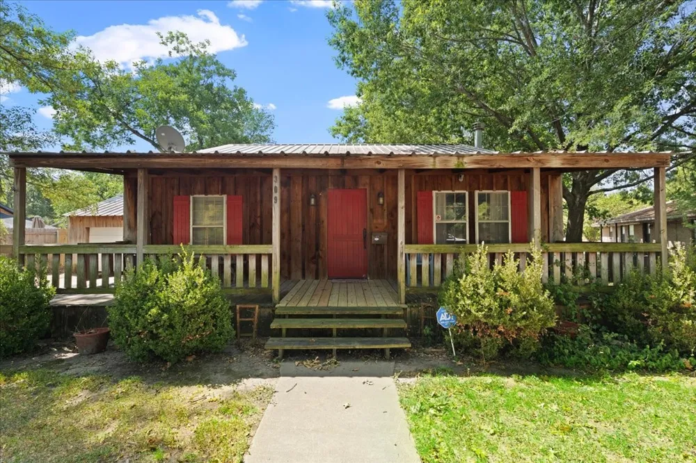 309 SW 5th Street Kerens, TX 75144