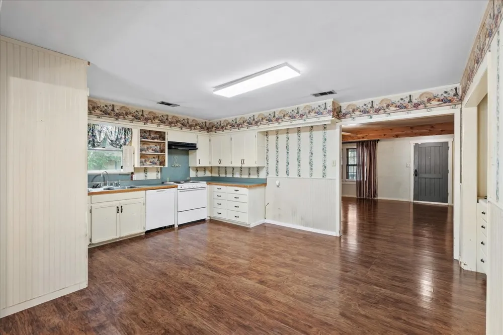 309 SW 5th Street Kerens, TX 75144