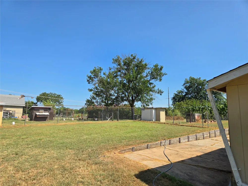 1407 S Cedar Street Bristow, OK 74010