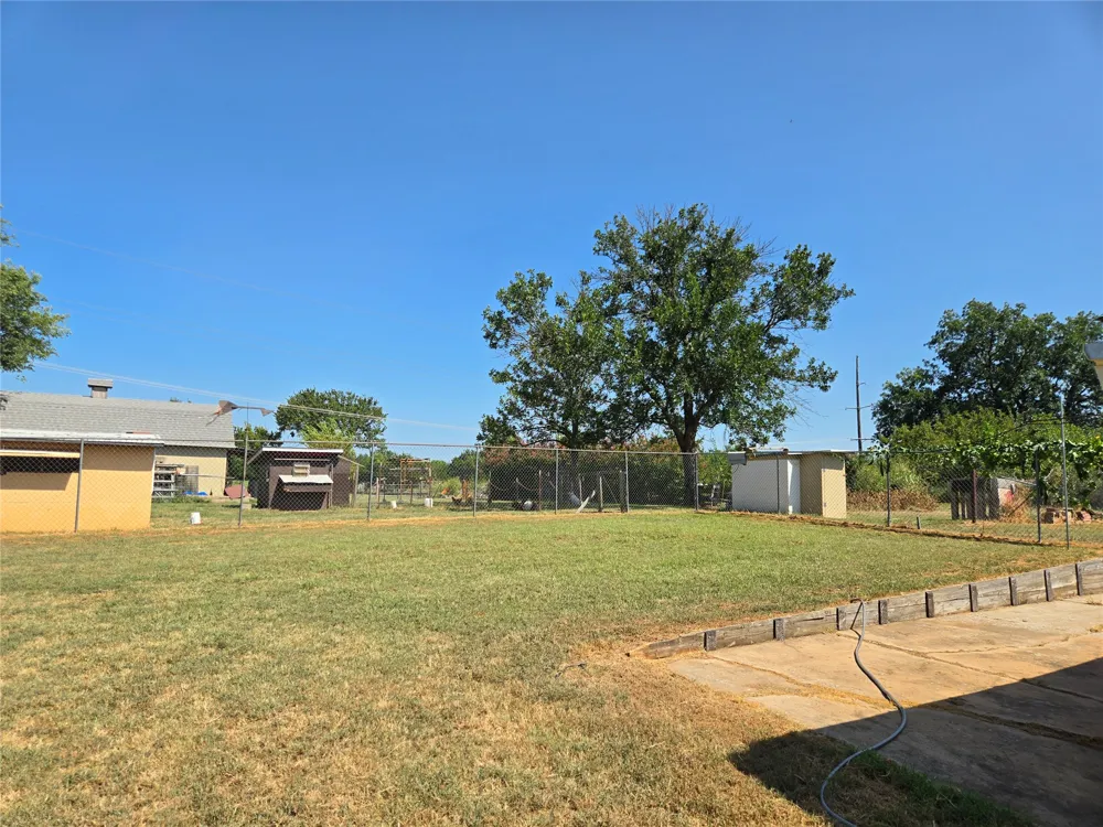 1407 S Cedar Street Bristow, OK 74010
