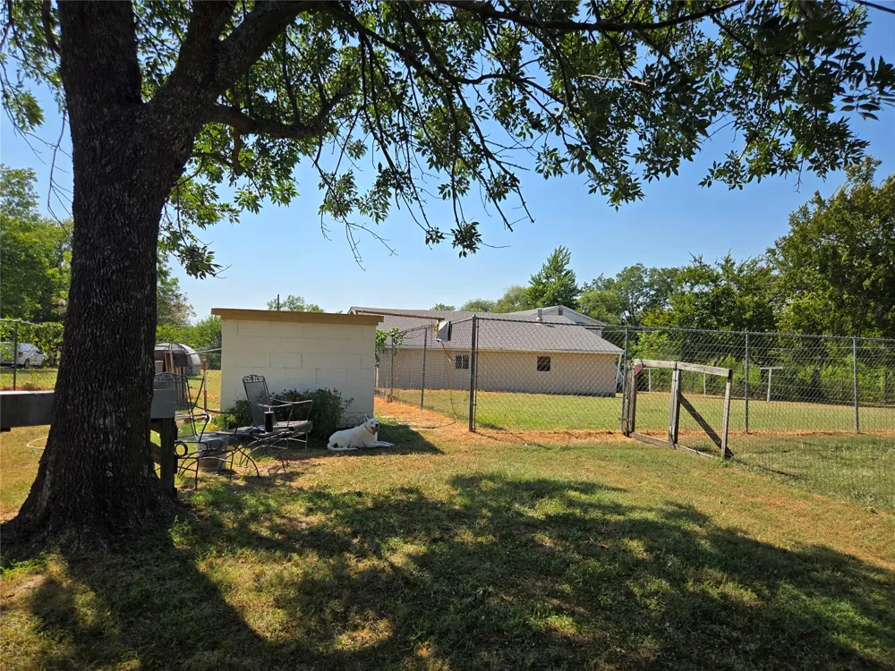 1407 S Cedar Street Bristow, OK 74010
