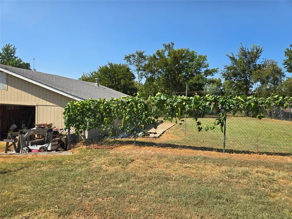 1407 S Cedar Street Bristow, OK 74010