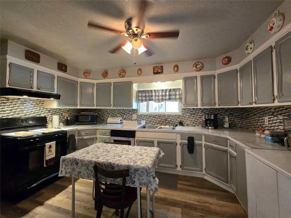 1407 S Cedar Street Bristow, OK 74010