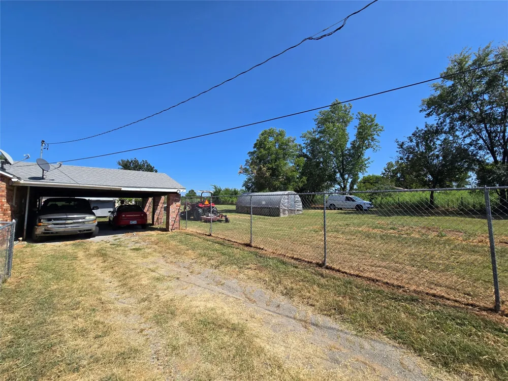 1407 S Cedar Street Bristow, OK 74010