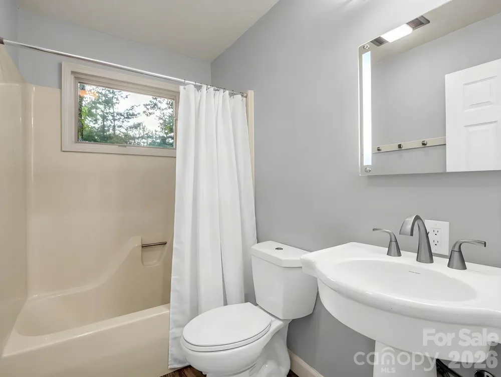 10 Chestnut Ridge Road Mills River, NC 28759