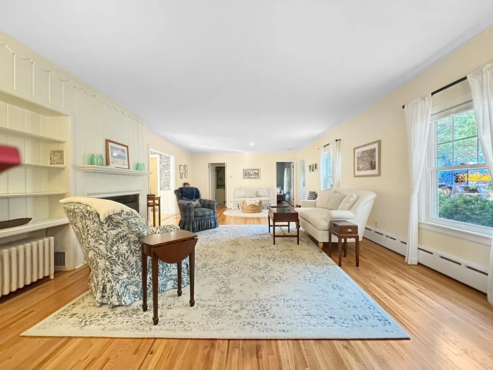 251 W Lake Street Excelsior, MN 55331