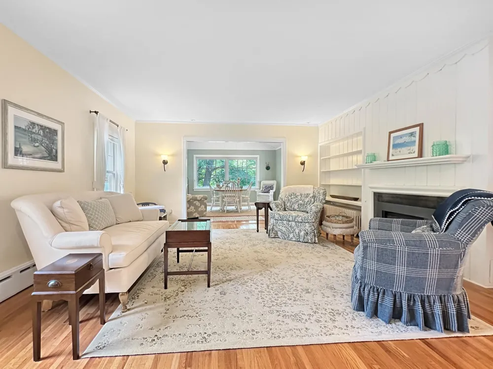 251 W Lake Street Excelsior, MN 55331