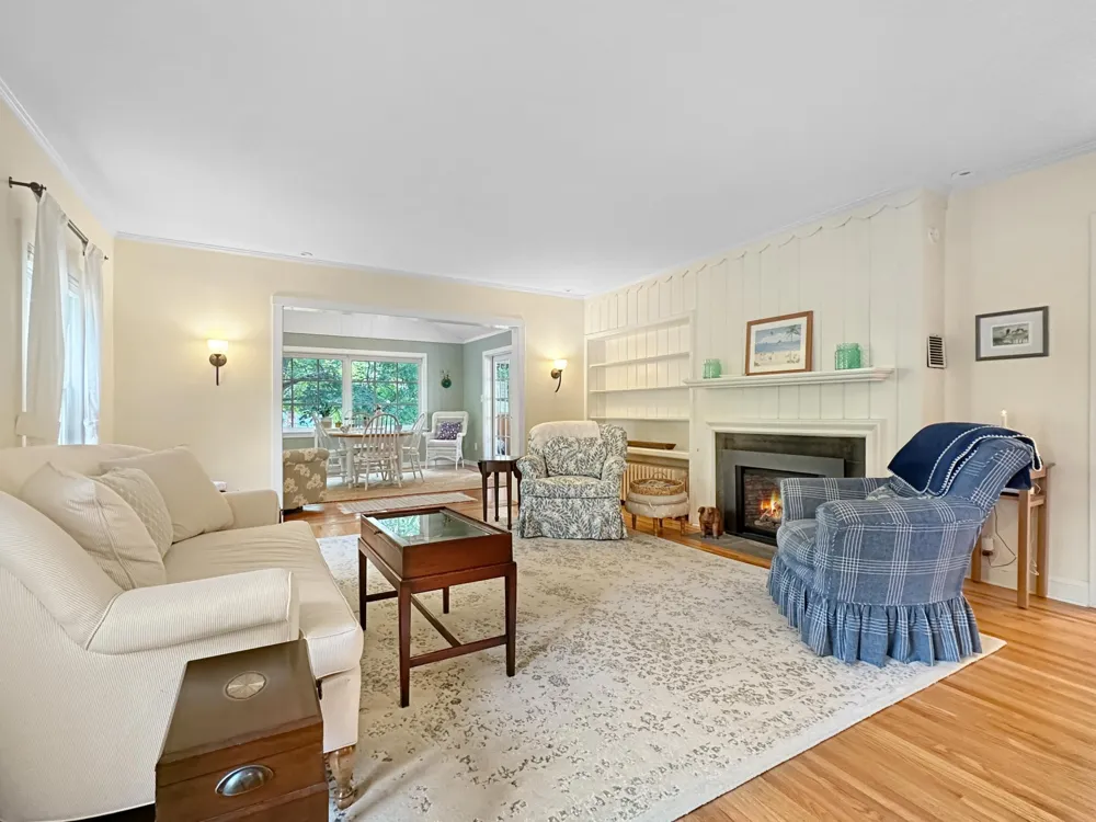 251 W Lake Street Excelsior, MN 55331