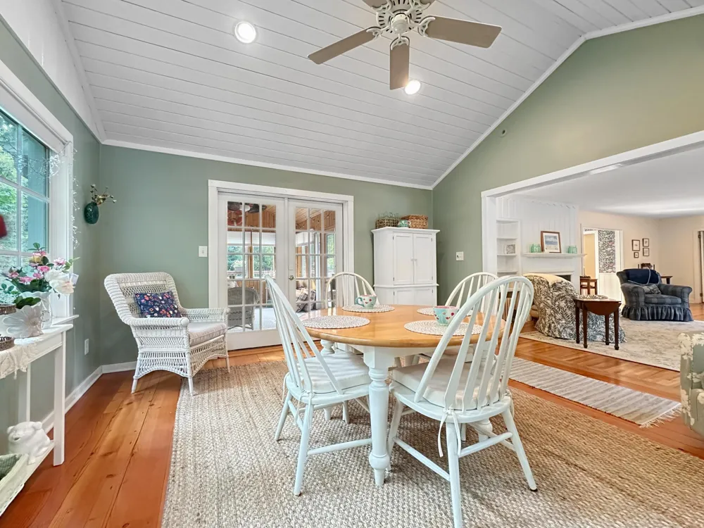 251 W Lake Street Excelsior, MN 55331