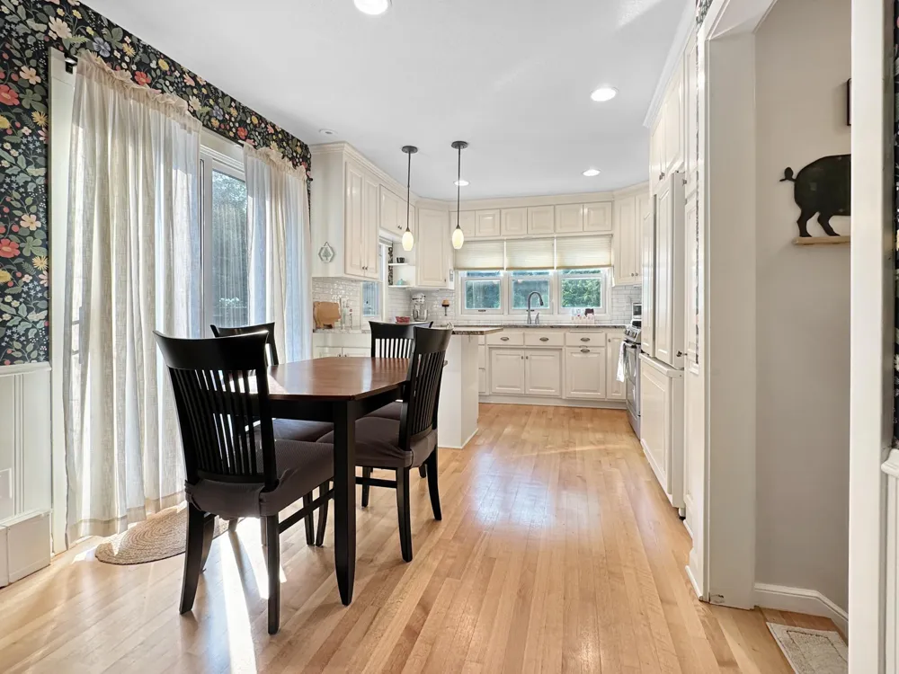 251 W Lake Street Excelsior, MN 55331