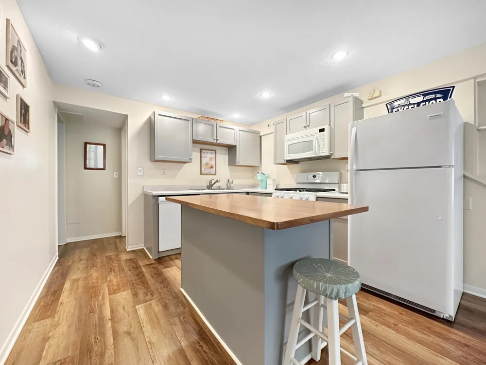 251 W Lake Street Excelsior, MN 55331