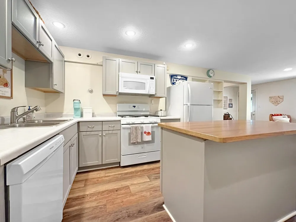 251 W Lake Street Excelsior, MN 55331