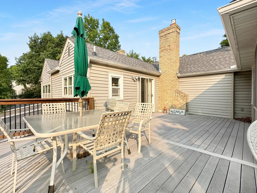 251 W Lake Street Excelsior, MN 55331