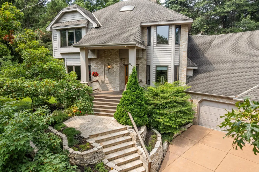 655 Evergreen Circle Shoreview, MN 55126