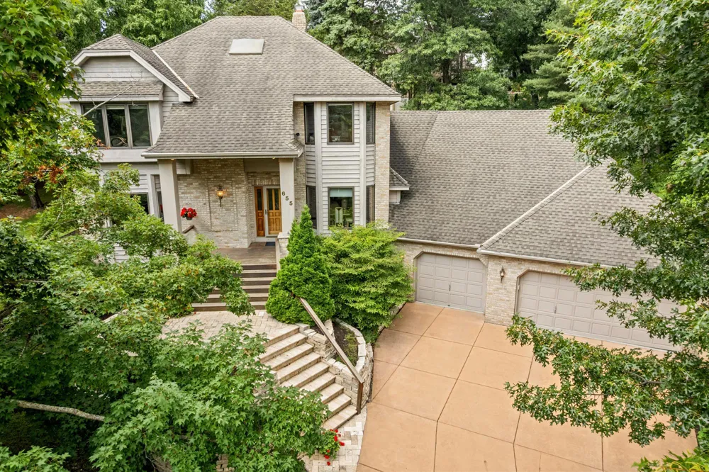 655 Evergreen Circle Shoreview, MN 55126