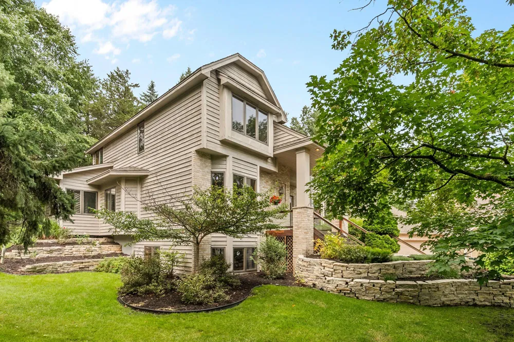 655 Evergreen Circle Shoreview, MN 55126