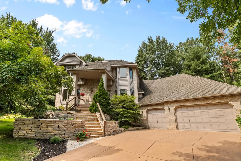 655 Evergreen Circle Shoreview, MN 55126