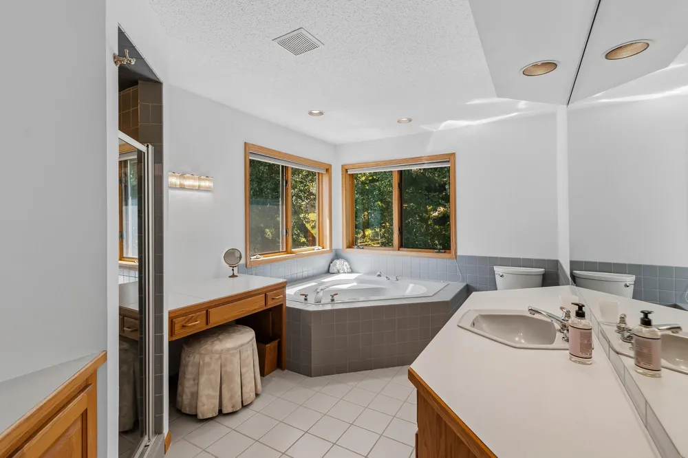 655 Evergreen Circle Shoreview, MN 55126