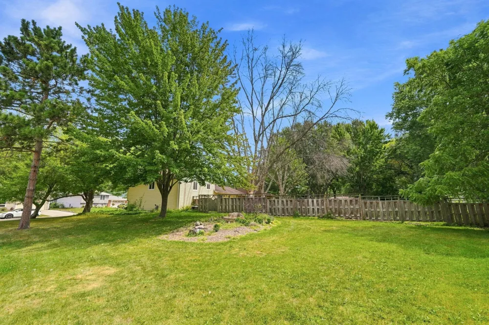 2527 Interlachen Drive Stillwater, MN 55082