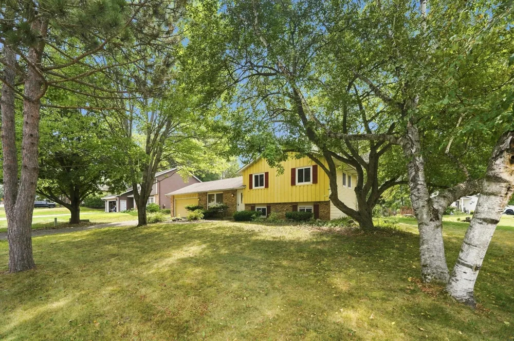 2527 Interlachen Drive Stillwater, MN 55082