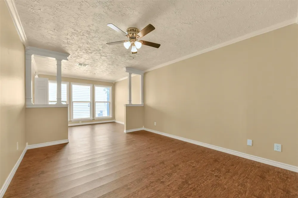 513 S Crockett Street Deer Park, TX 77536