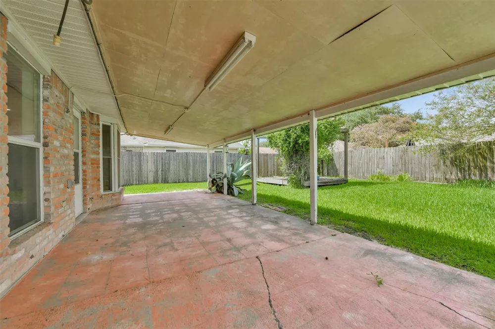 513 S Crockett Street Deer Park, TX 77536