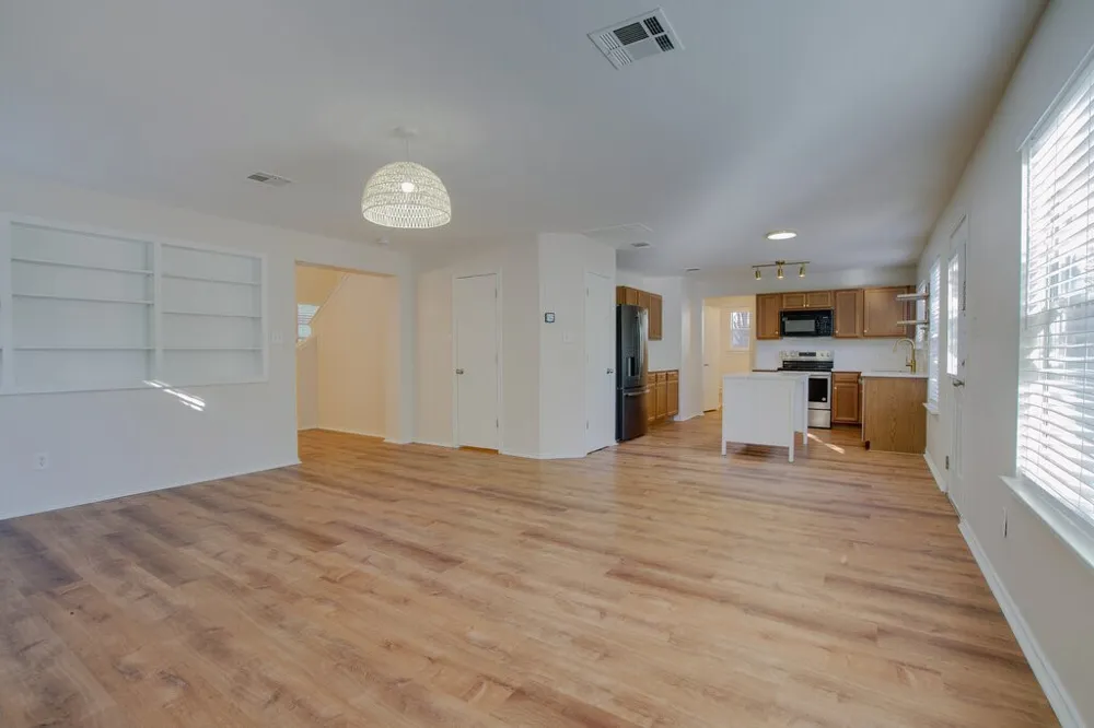 2005 Whistling Way Taylor, TX 76574