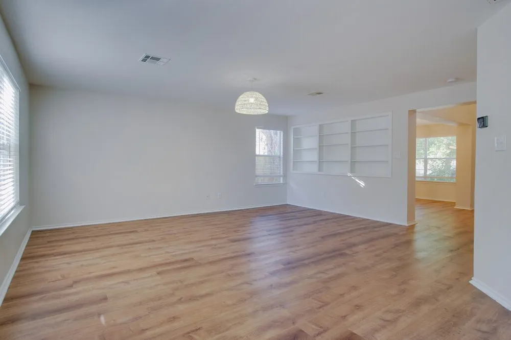 2005 Whistling Way Taylor, TX 76574