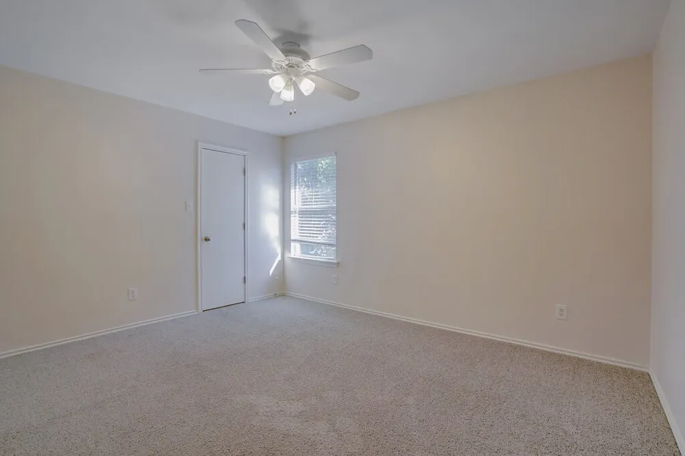 2005 Whistling Way Taylor, TX 76574