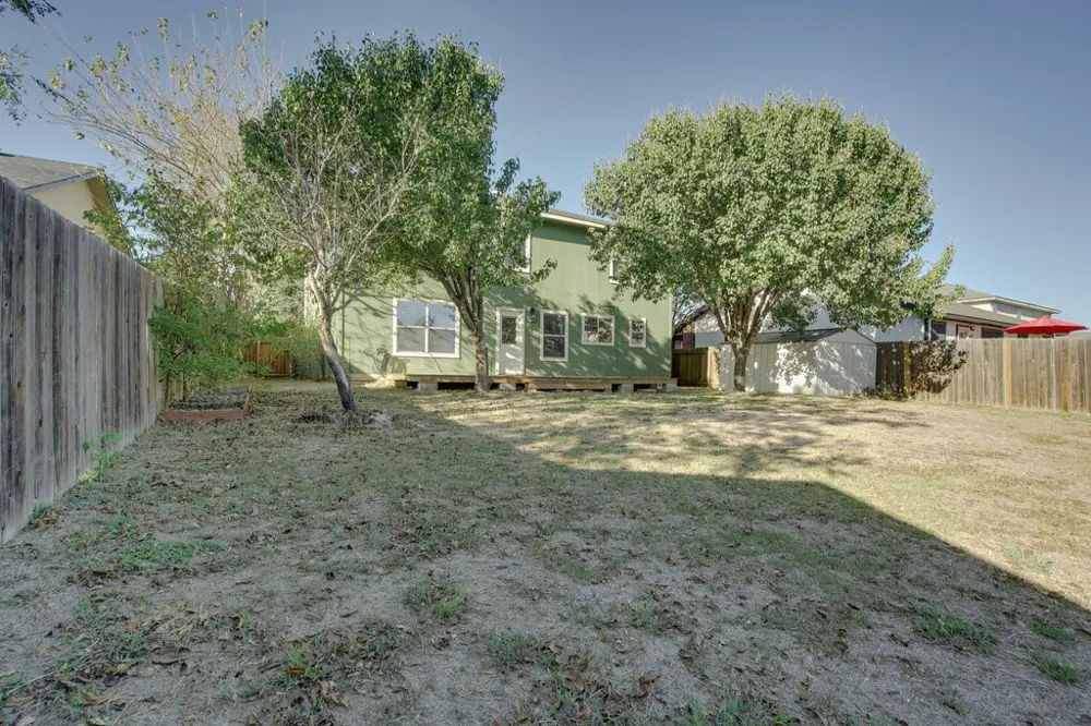 2005 Whistling Way Taylor, TX 76574