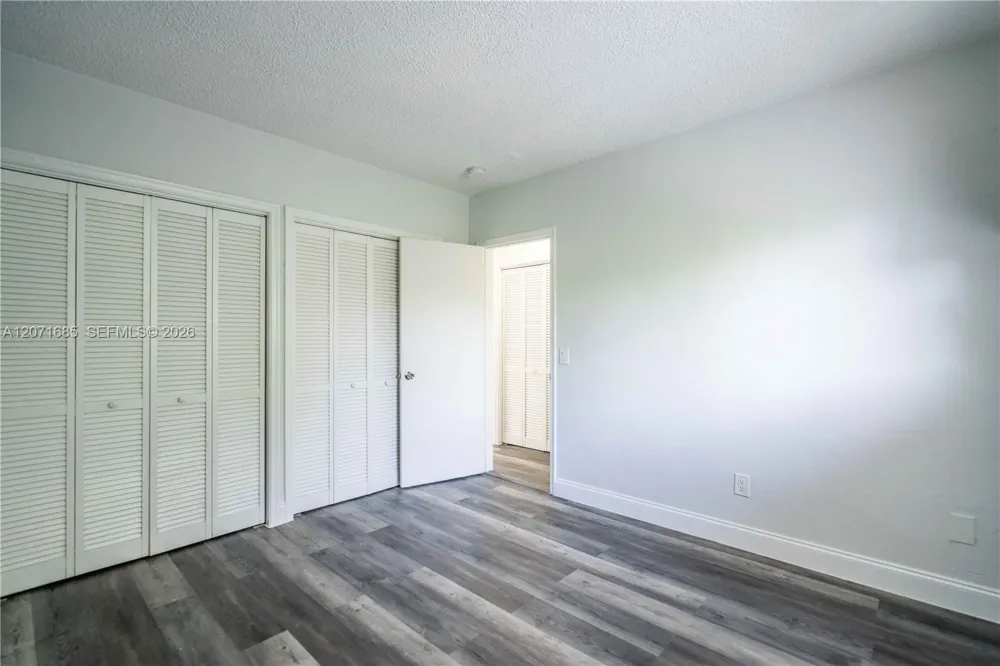 6650 Miller Dr #19 South Miami, FL 33155