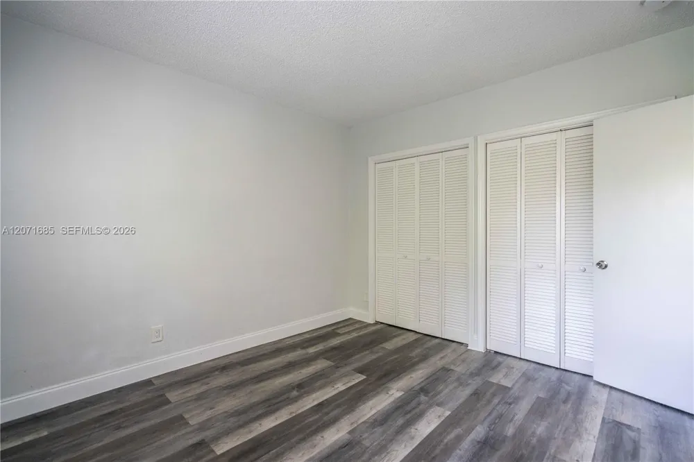 6650 Miller Dr #19 South Miami, FL 33155